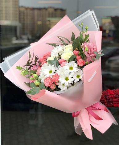 Букет цветов из: Розы, Лизиантусы и Хризантемы в Карамышево 